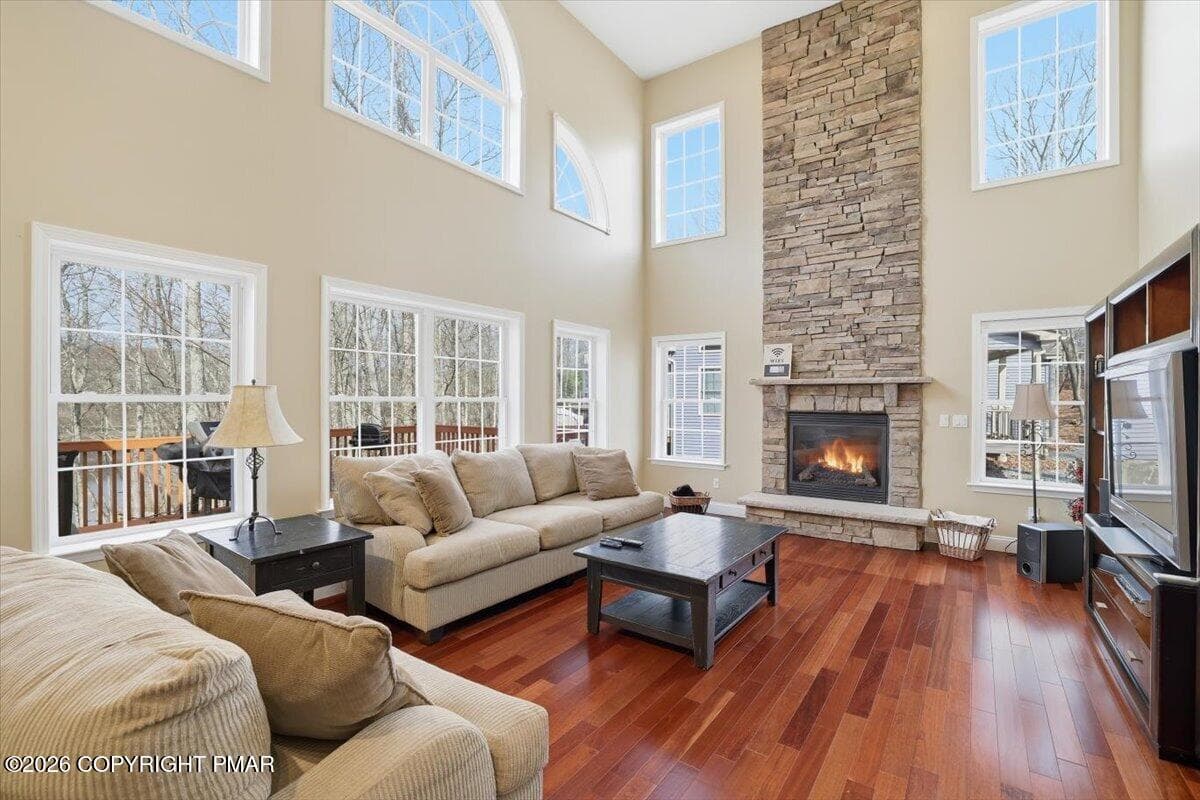 Family Room - 290 W Lakeview Road, Lackawaxen, PA 18435, Lackawaxen
