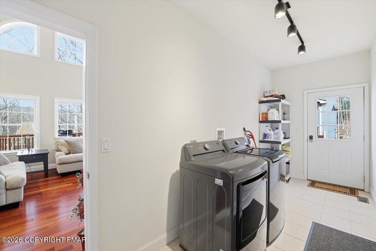 Laundry Room - 290 W Lakeview Road, Lackawaxen, PA 18435, Lackawaxen
