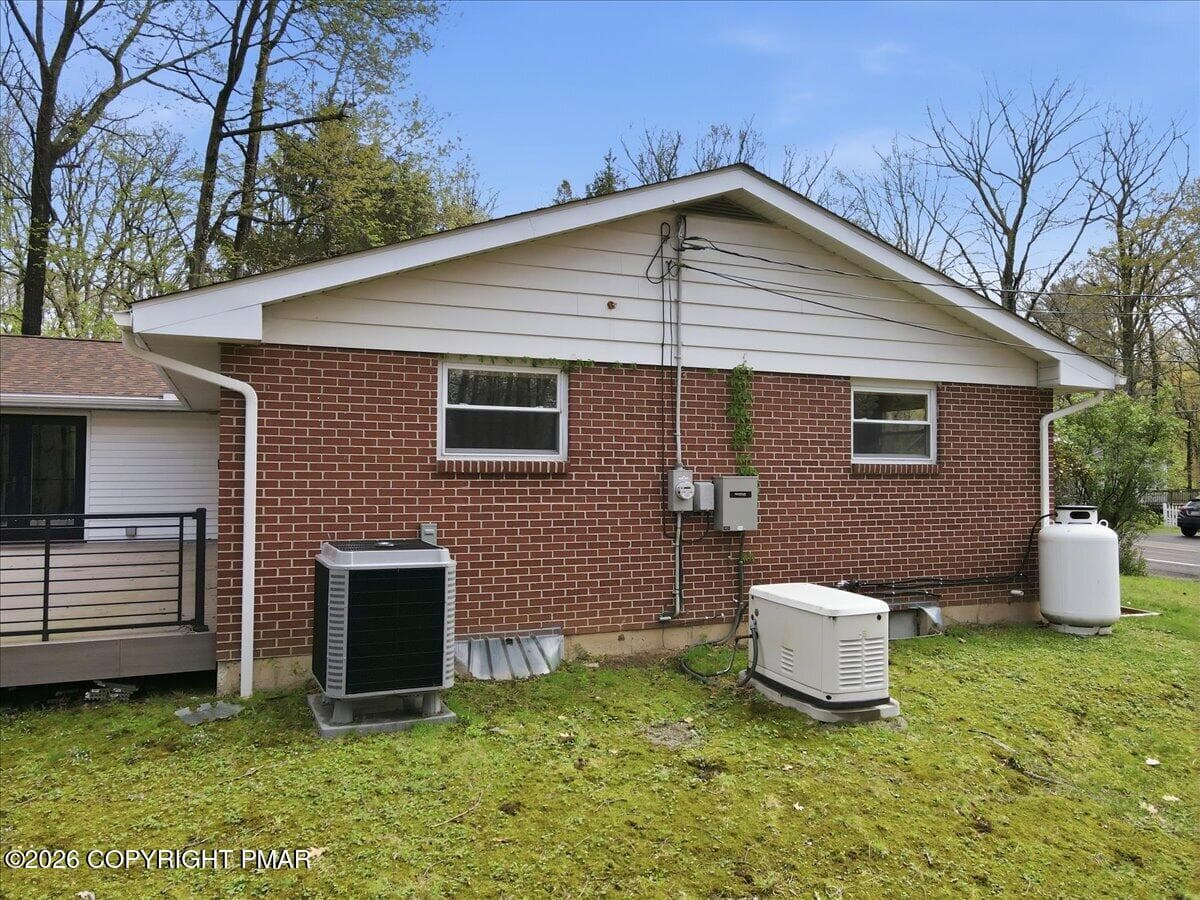 89-071_dji_fly_20260430_102534_934_17775 - 345 Laurel Lake Road, Bartonsville, PA 18321, Bartonsville