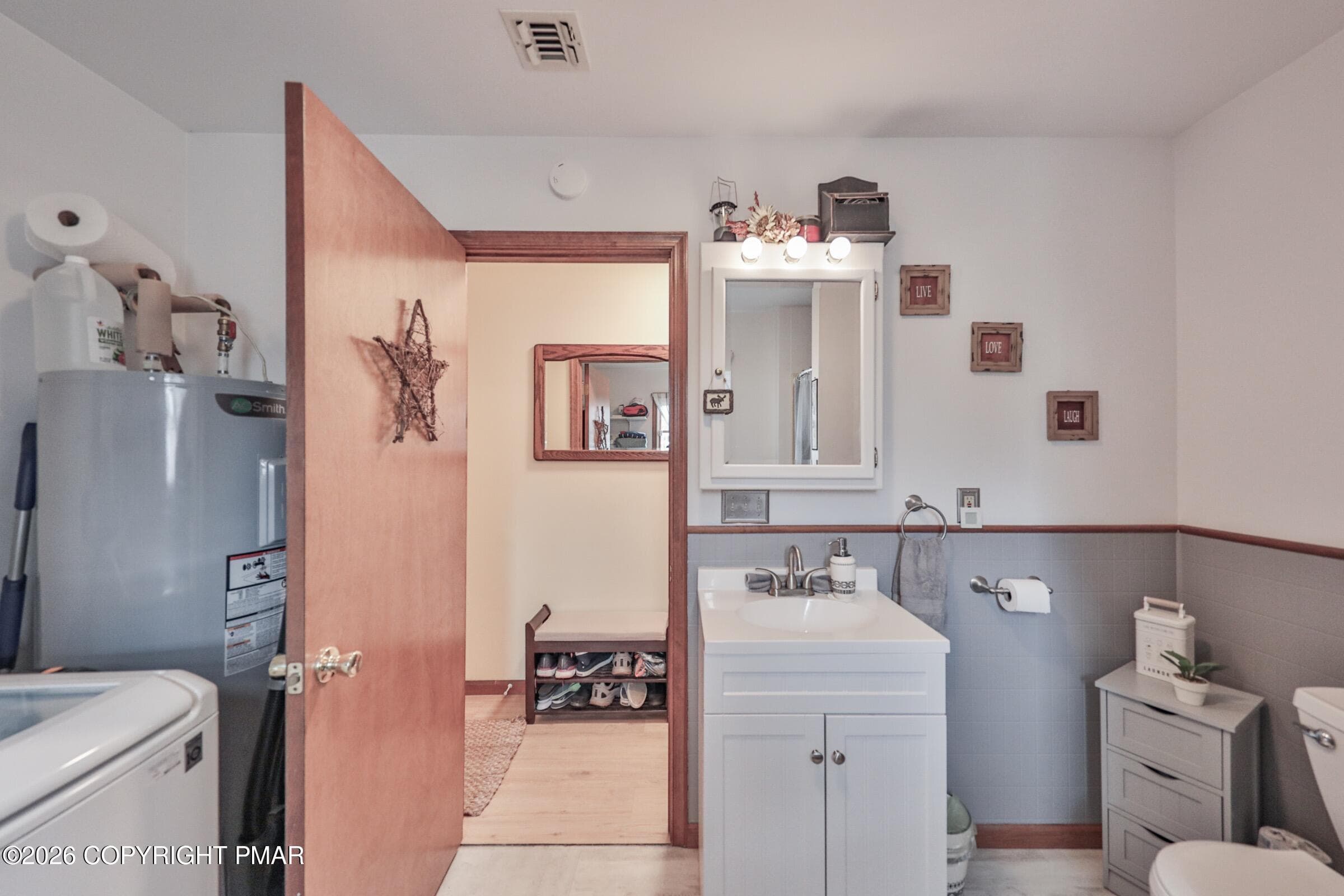 Full bathroom & laundry (2) - 1040 Stagecoach Road W, Lehighton, PA 18235, Lehighton
