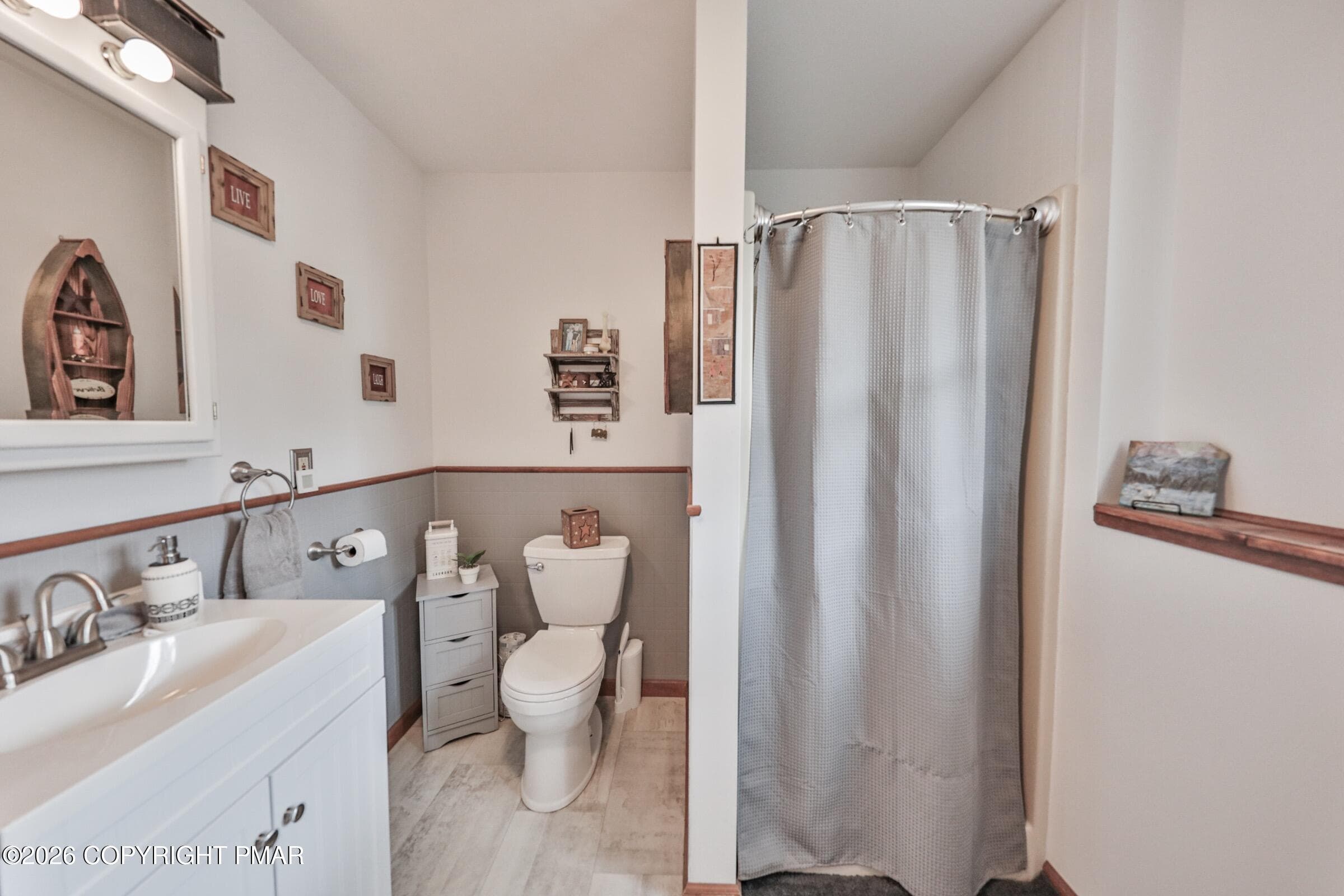 Full bathroom & laundry - 1040 Stagecoach Road W, Lehighton, PA 18235, Lehighton
