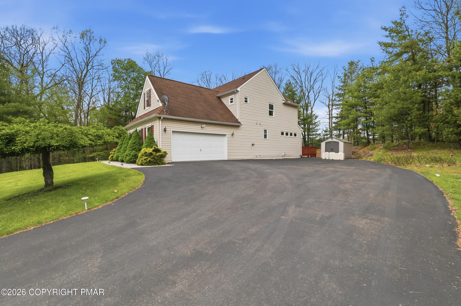 Driveway - 1323 Crossing Lane, Stroudsburg, PA 18360