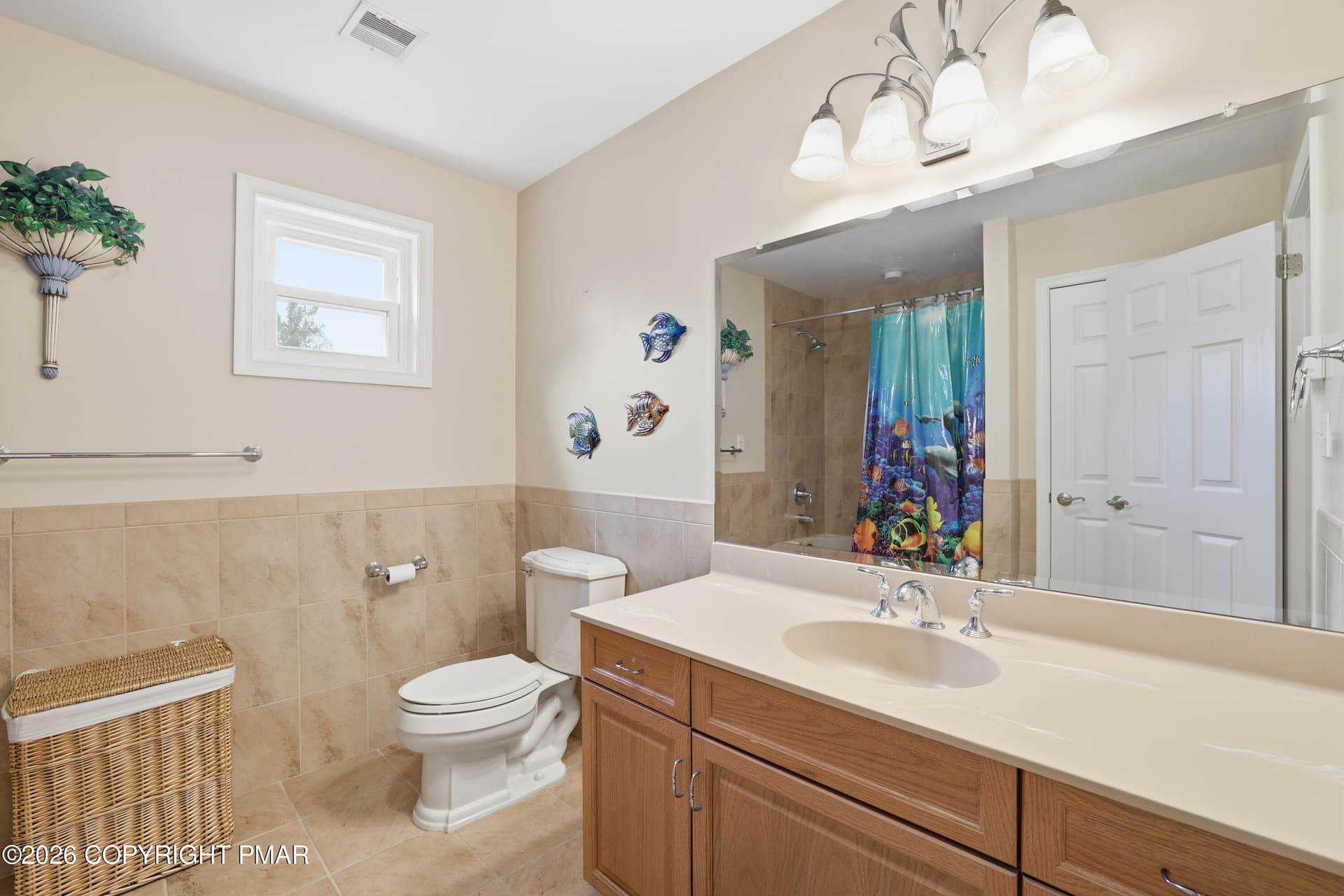 Hall bath - 1323 Crossing Lane, Stroudsburg, PA 18360