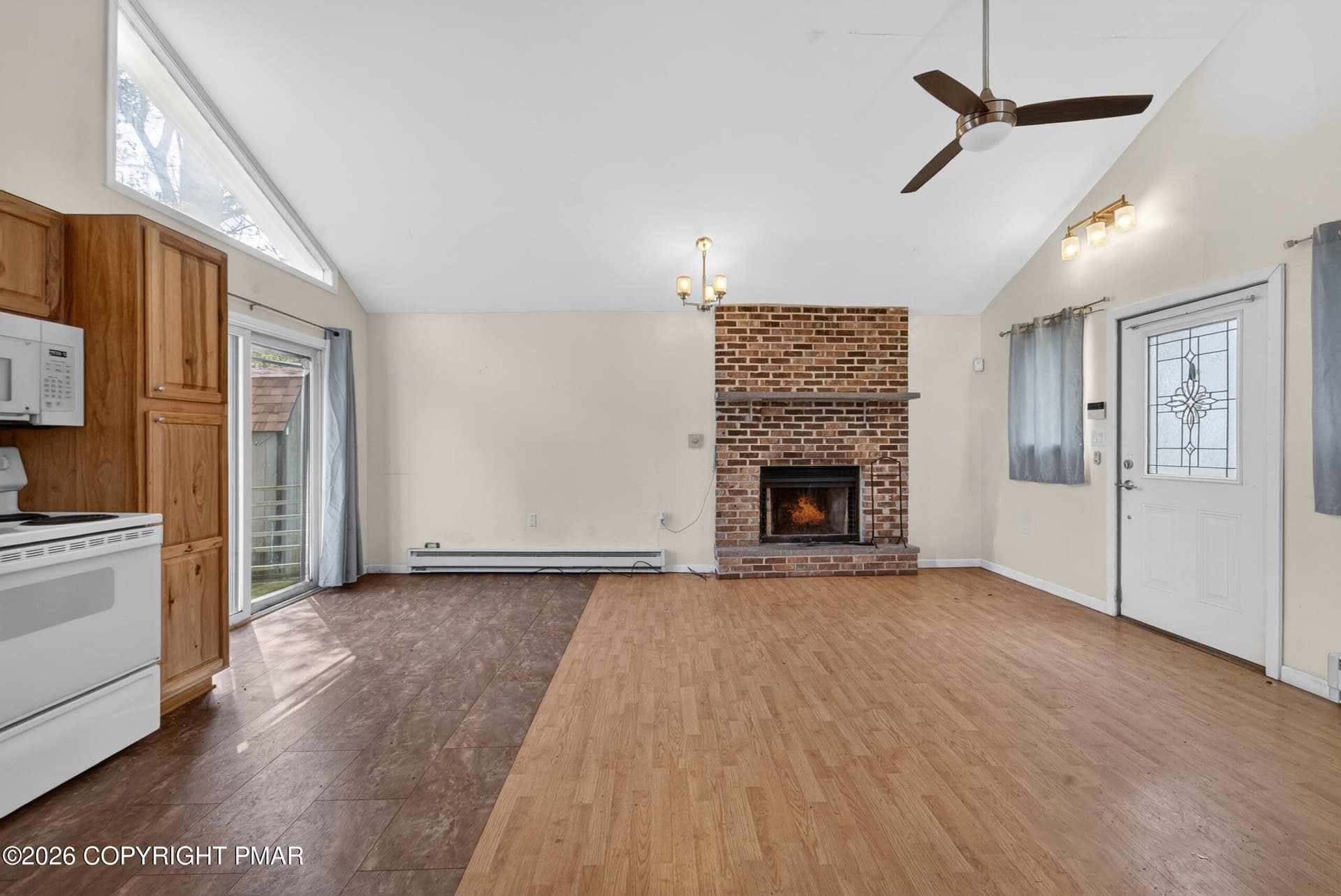 Living Dining Combo - 3152 Hamlet Drive, Tobyhanna, PA 18466