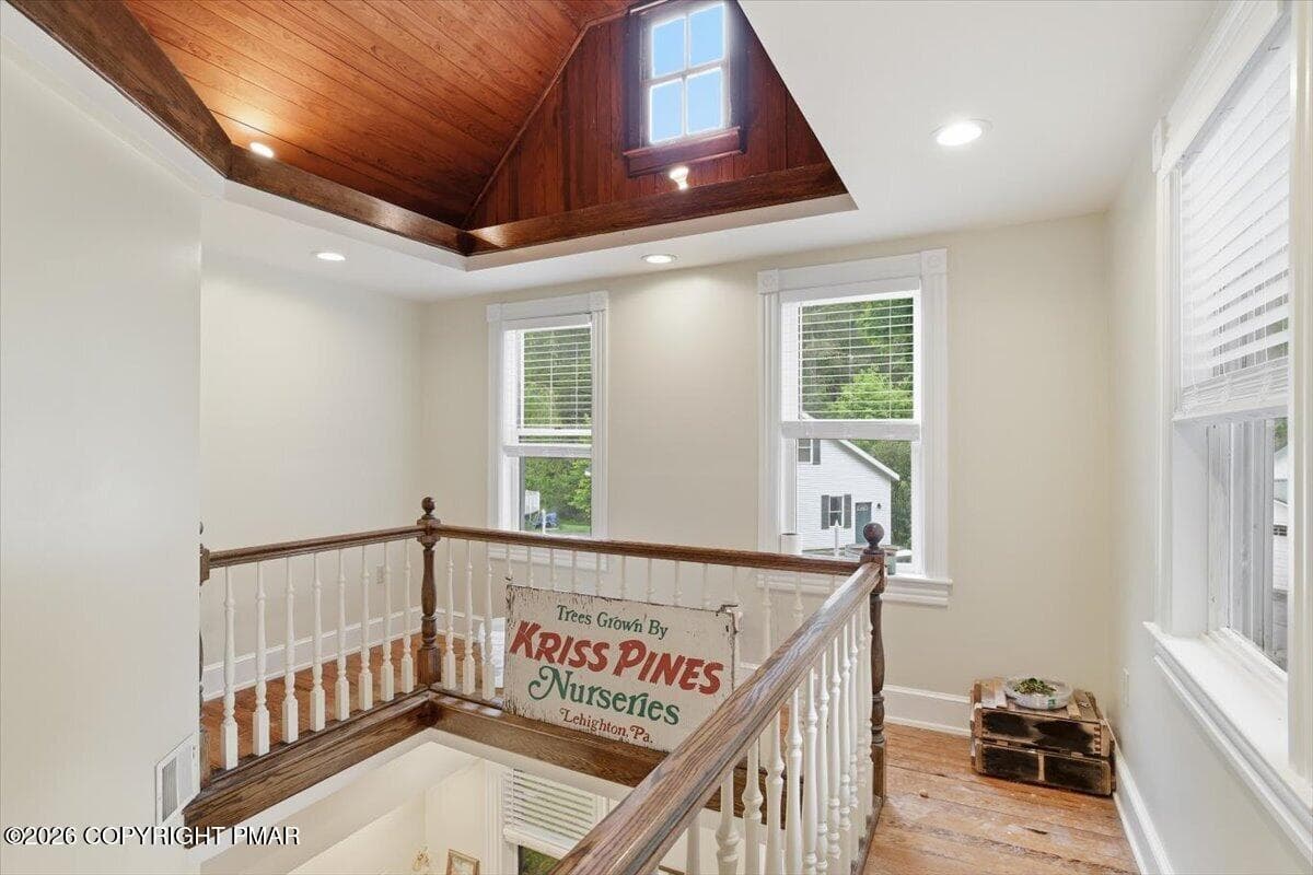 Railing, 2nd floor - 3585 Fairyland Road, Lehighton, PA 18235