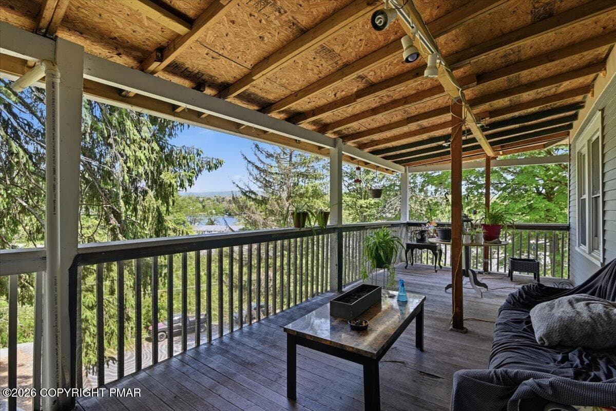 Lake View - 122 Cross Road, Saylorsburg, PA 18353, Saylorsburg