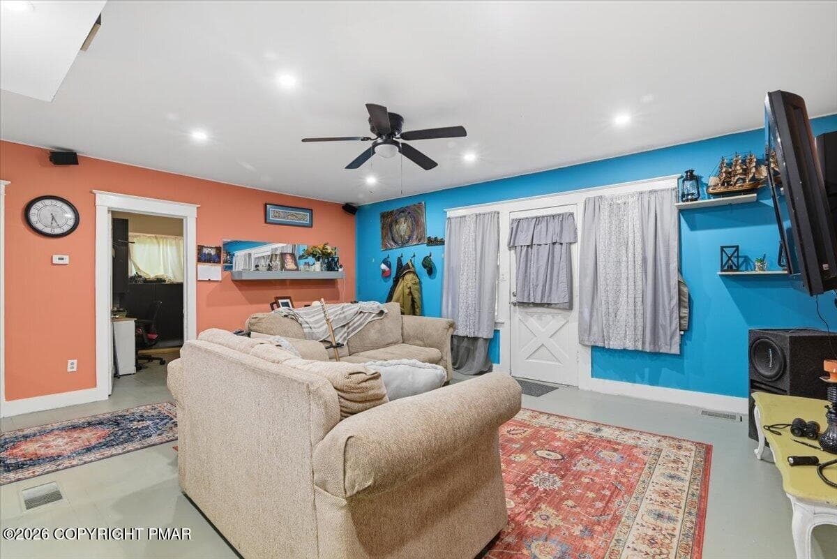 Living Room - 122 Cross Road, Saylorsburg, PA 18353, Saylorsburg
