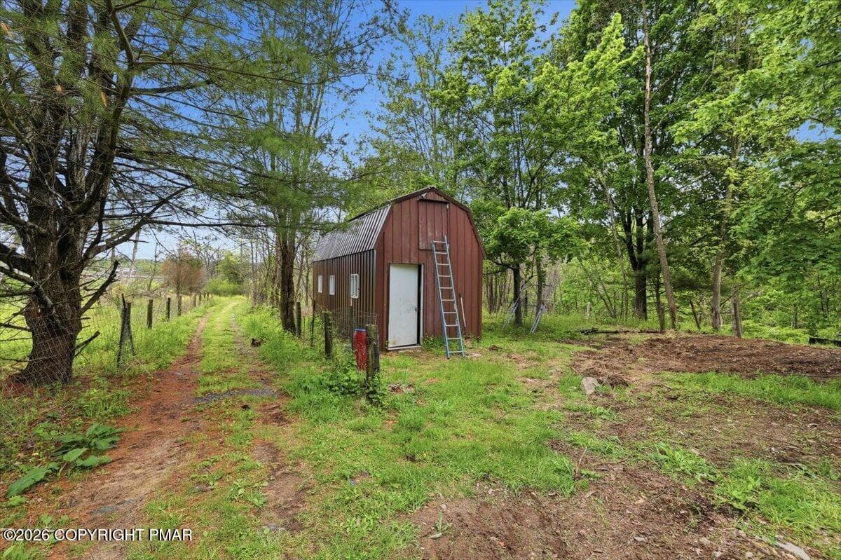 Barn - 3585 Fairyland Road, Lehighton, PA 18235, Lehighton