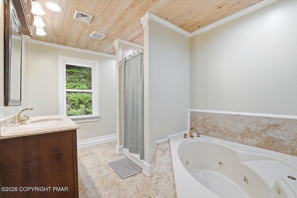 Bathroom Suite #3 - 3585 Fairyland Road, Lehighton, PA 18235, Lehighton
