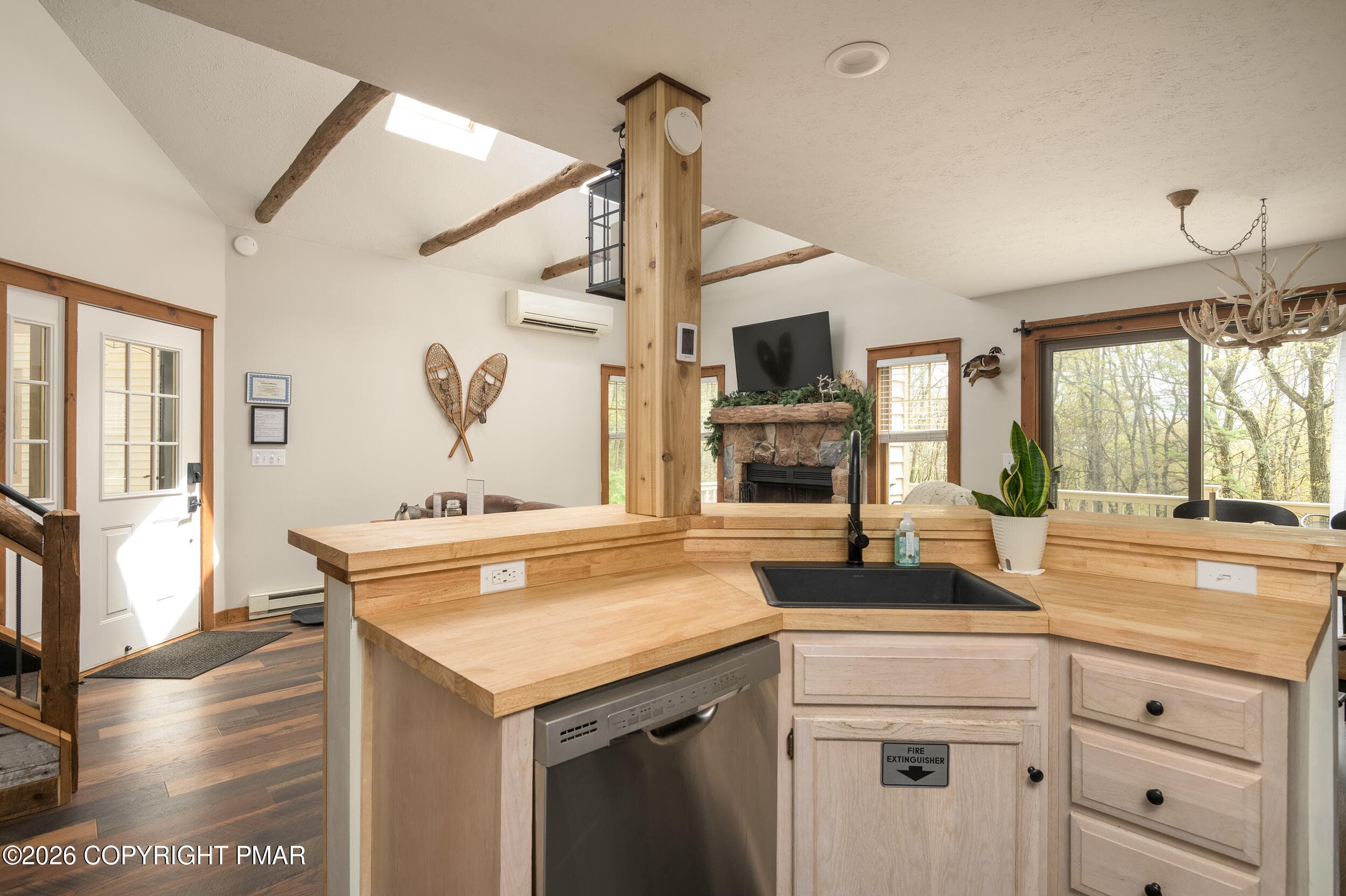 416-hickory-29-kitchen-peninsula - 416 Hickory Drive, Tannersville, PA 18372, Tannersville