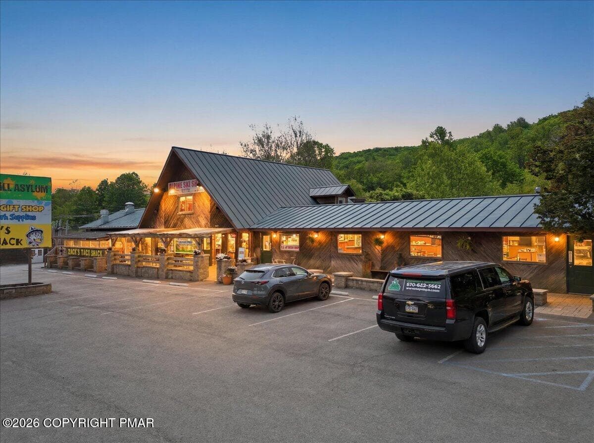 02-twilight - 145 Camelback Road, Tannersville, PA 18372