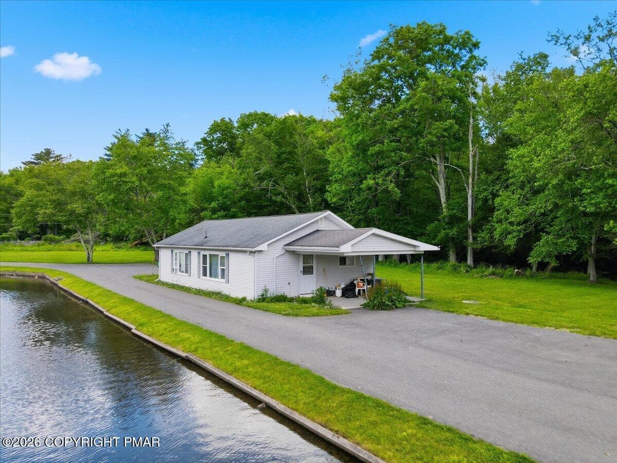 Cottage - 306 Merwinsburg Road, Effort, PA 18330, Effort