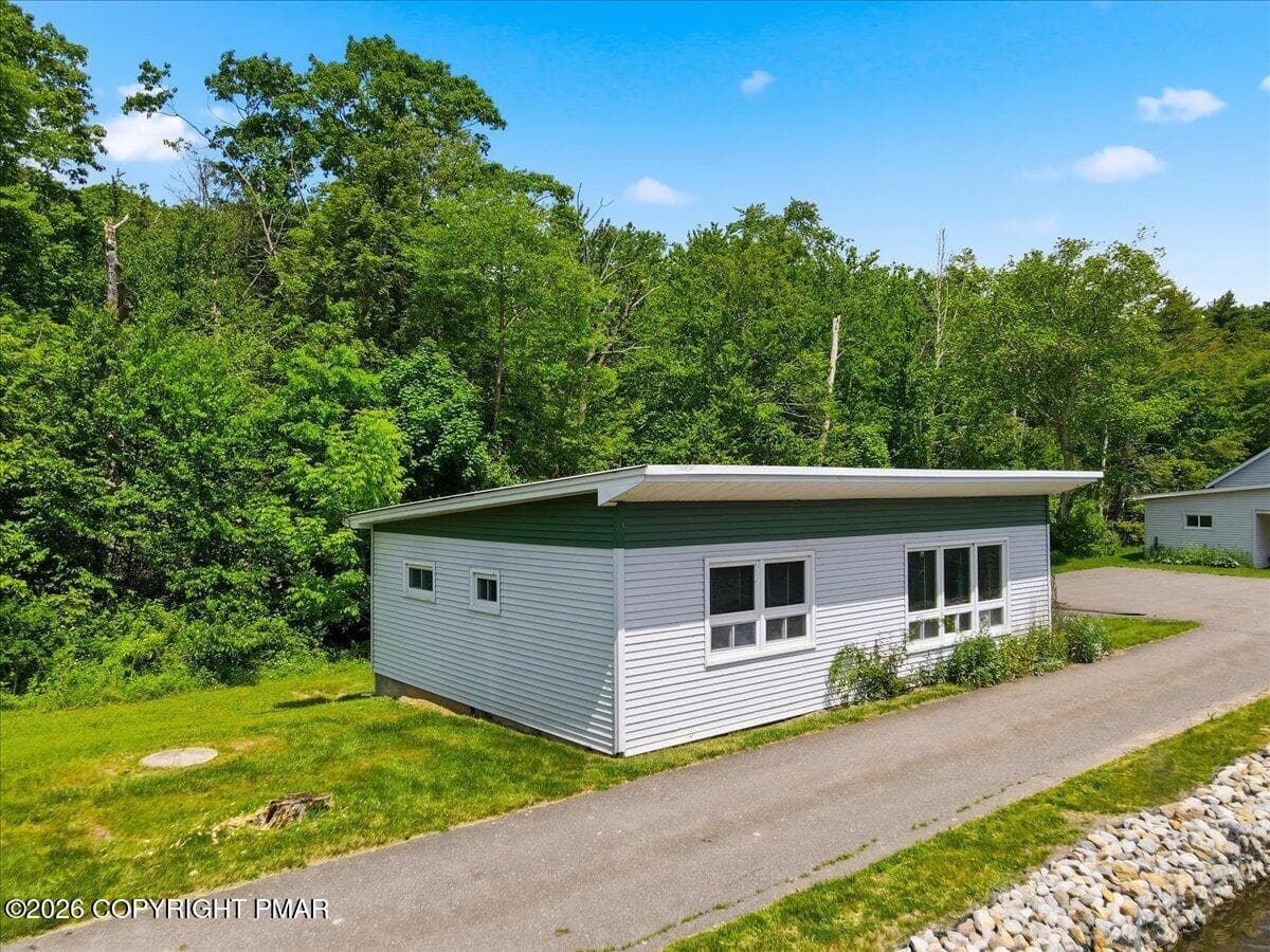 Cottage - 306 Merwinsburg Road, Effort, PA 18330, Effort
