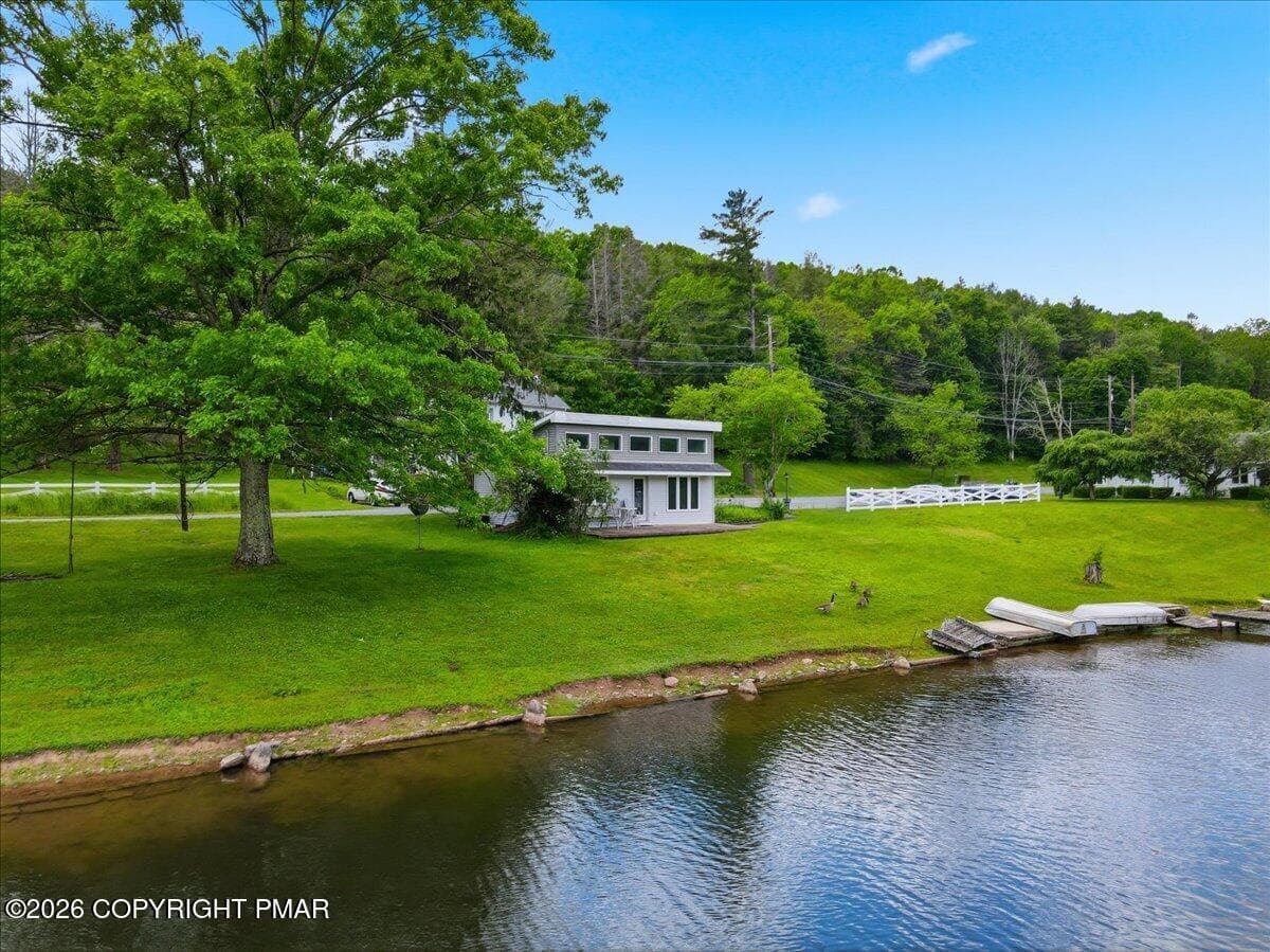 Cottage and Lake - 306 Merwinsburg Road, Effort, PA 18330, Effort