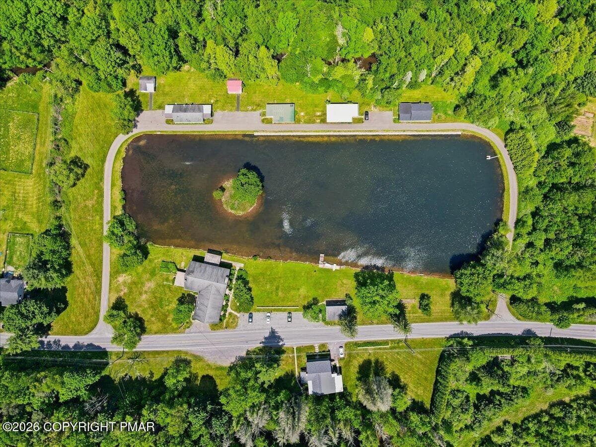 Havest Moon - 306 Merwinsburg Road, Effort, PA 18330, Effort