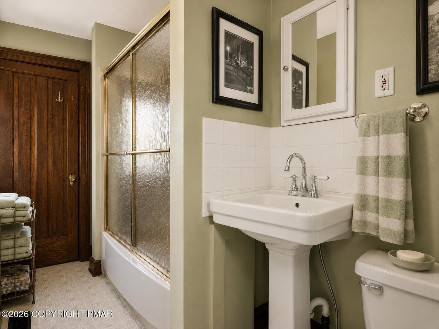 Upstairs Bath - 204 Lake Road, Pocono Manor, PA 18349, Pocono Manor