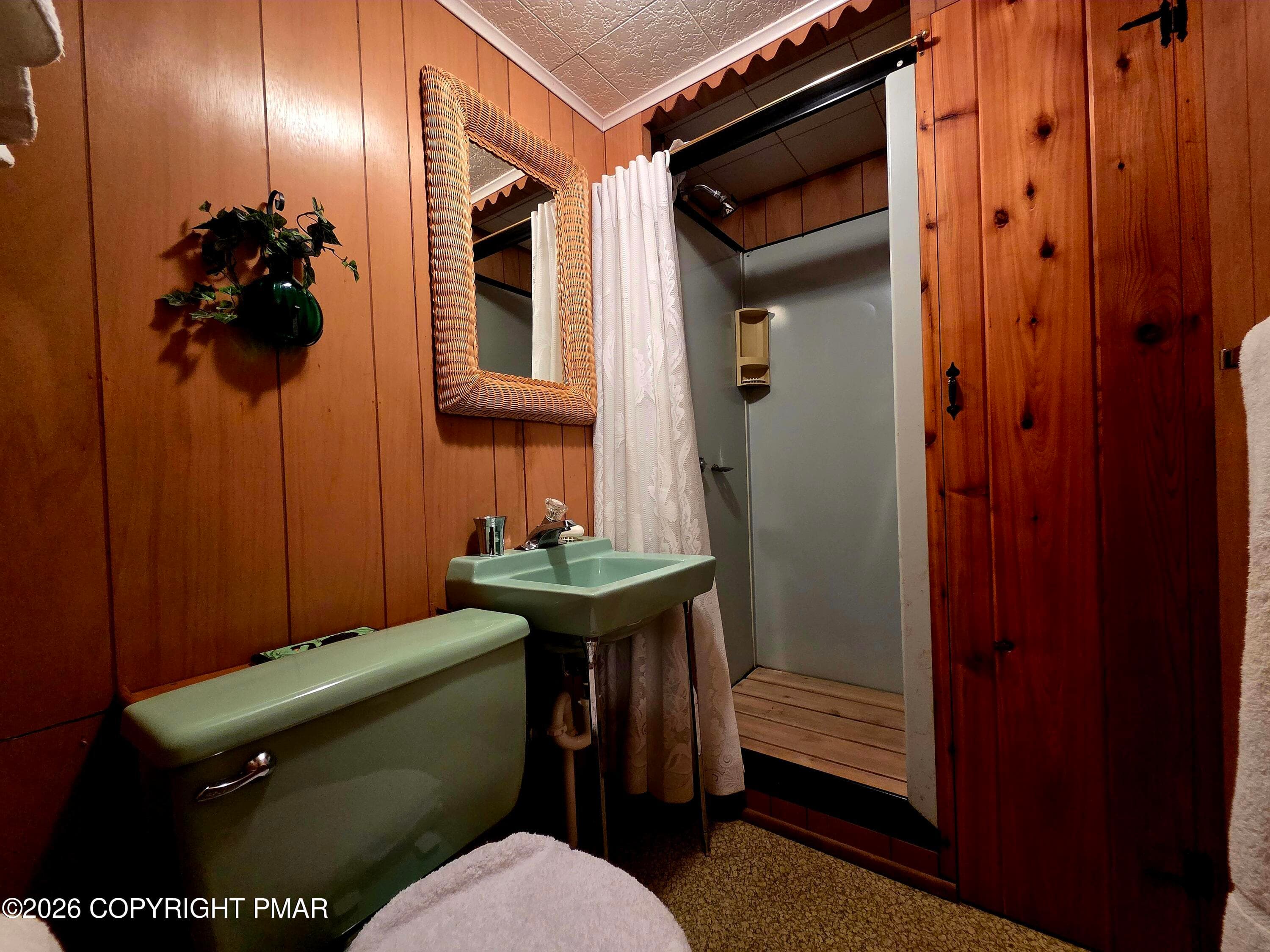 nk down bath - 322 Crescent Lake Road, Scotrun, PA 18355, Scotrun