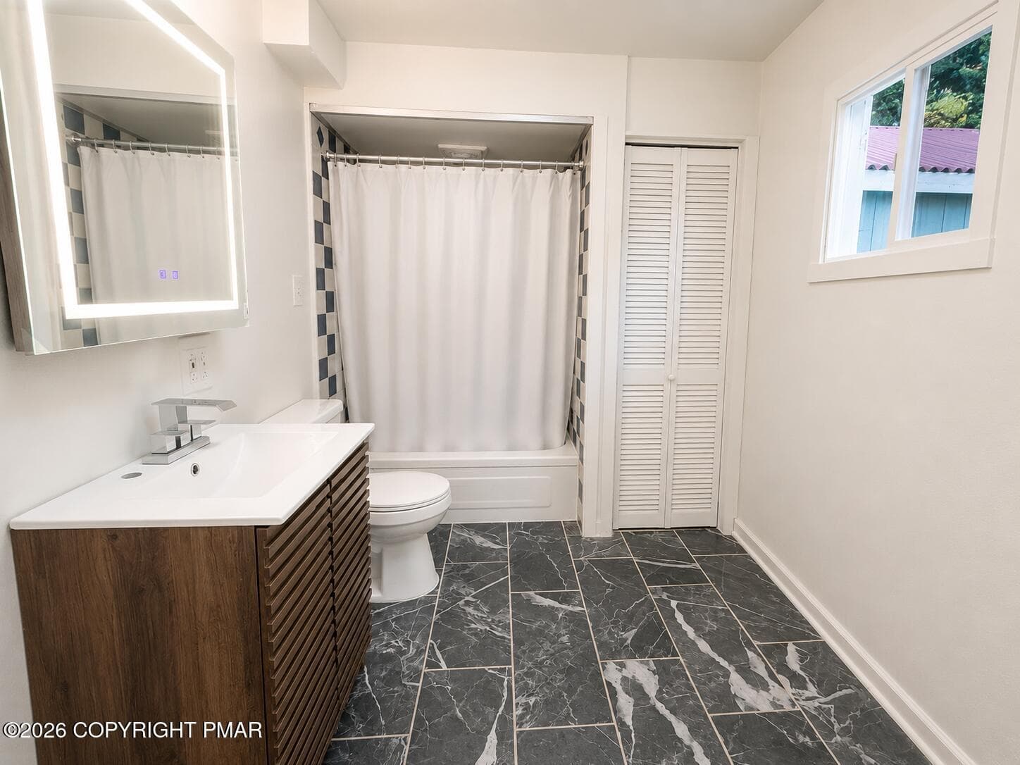 Bath - 30 Sport Hill Road, Branchdale, PA 17923, Branchdale