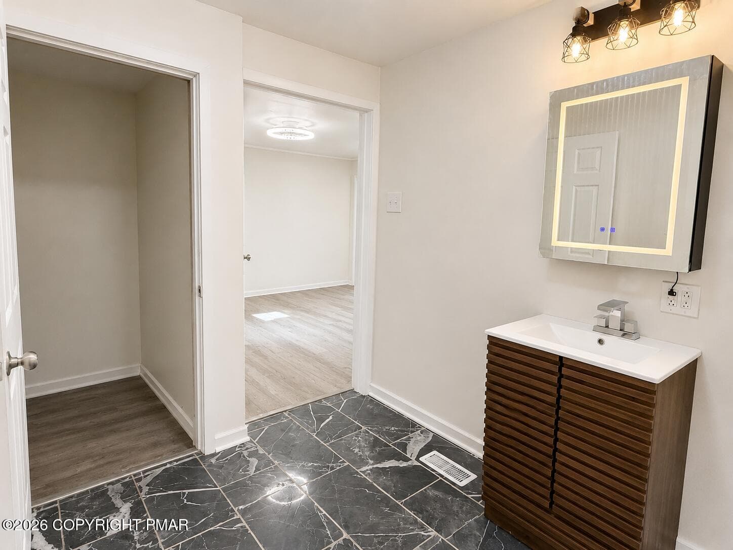 Bath - 30 Sport Hill Road, Branchdale, PA 17923, Branchdale