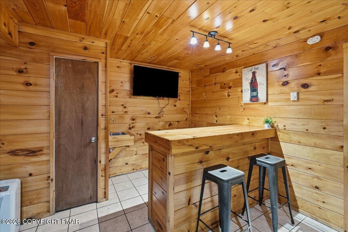 Wet Bar - 255 Hillary Drive W, Freeland, PA 18224, Freeland