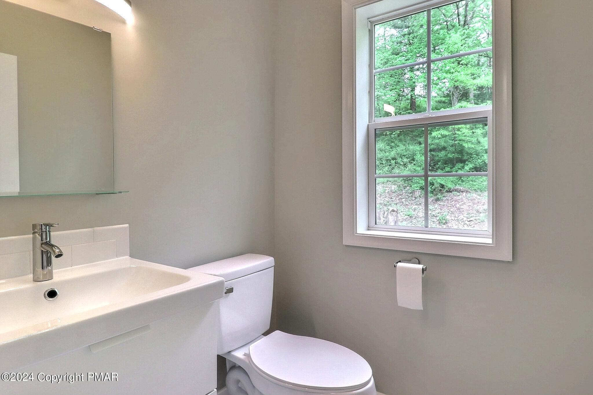 Powder Room - 333 Merwinsburg Road, Effort, PA 18330, Effort