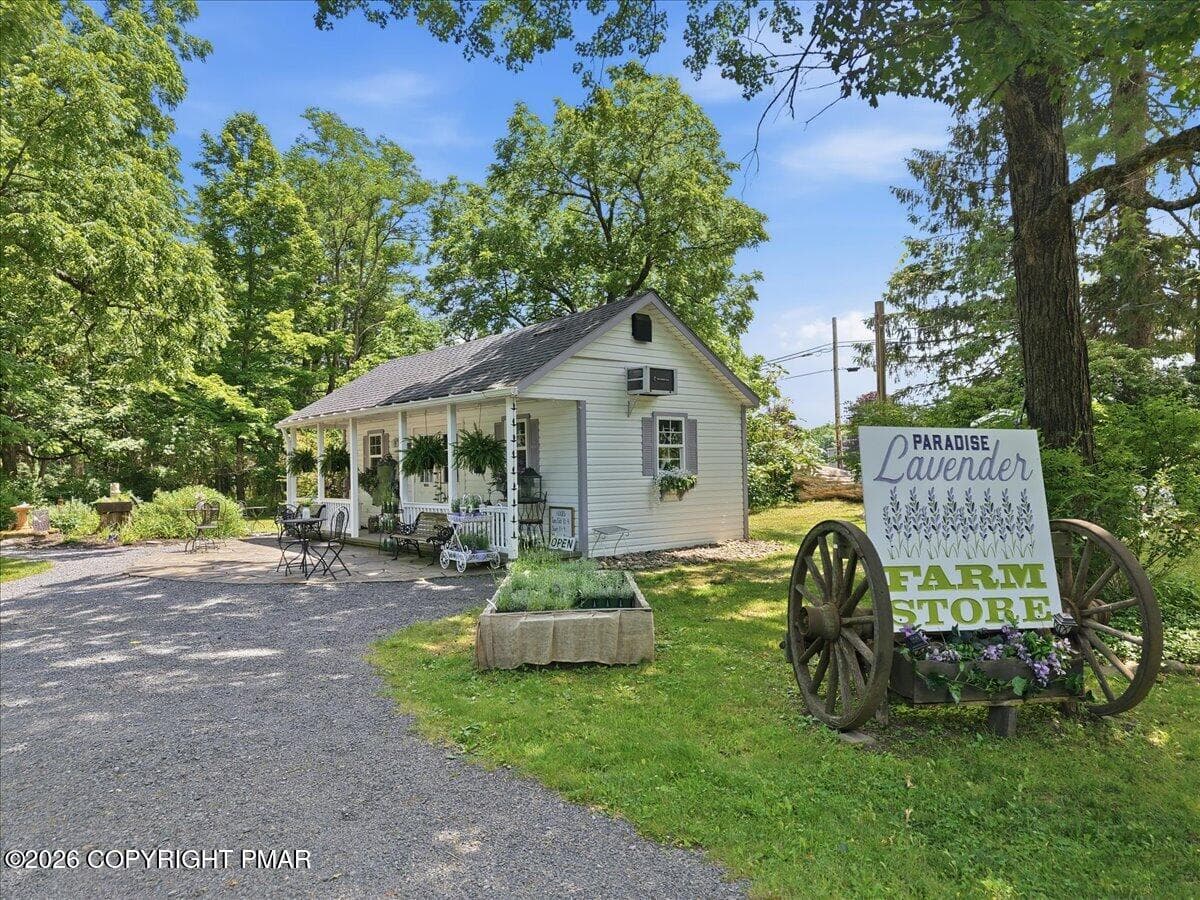 5822 Paradise Valley Road, Cresco, PA 18326