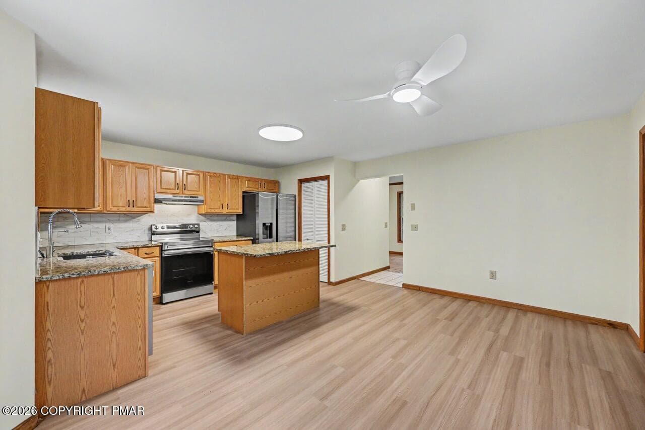 Granite Island w/ Bar Top Seating - 564 Cayuga Drive, Tobyhanna, PA 18466, Tobyhanna