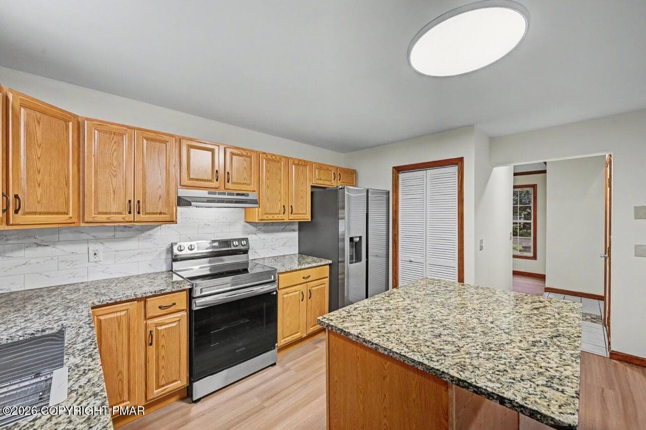 Kitchen w/ Stainless Steel Appliances - 564 Cayuga Drive, Tobyhanna, PA 18466, Tobyhanna