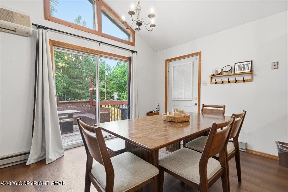 Dining Area - 10 Lenape Trail, Albrightsville, PA 18210, Albrightsville