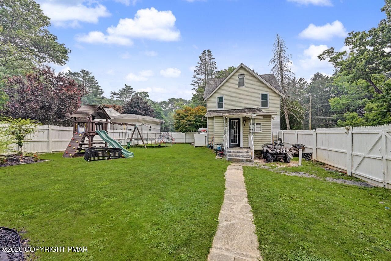 98 Fairview Ave 49 Large - 98 Fairview Avenue, Mount Pocono, PA 18344, Mount Pocono
