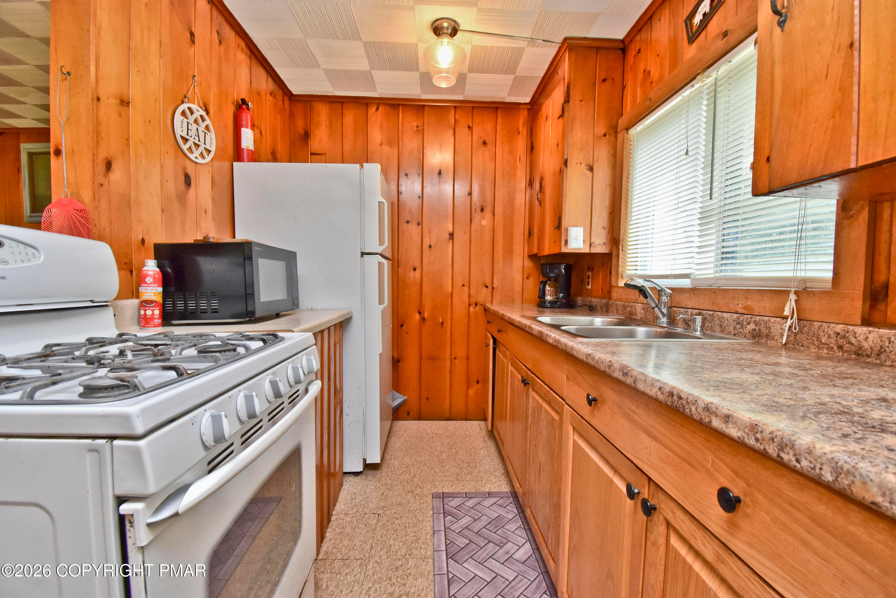 Cabin 3 (14) - 271 Route 390, Tafton, PA 18464, Tafton