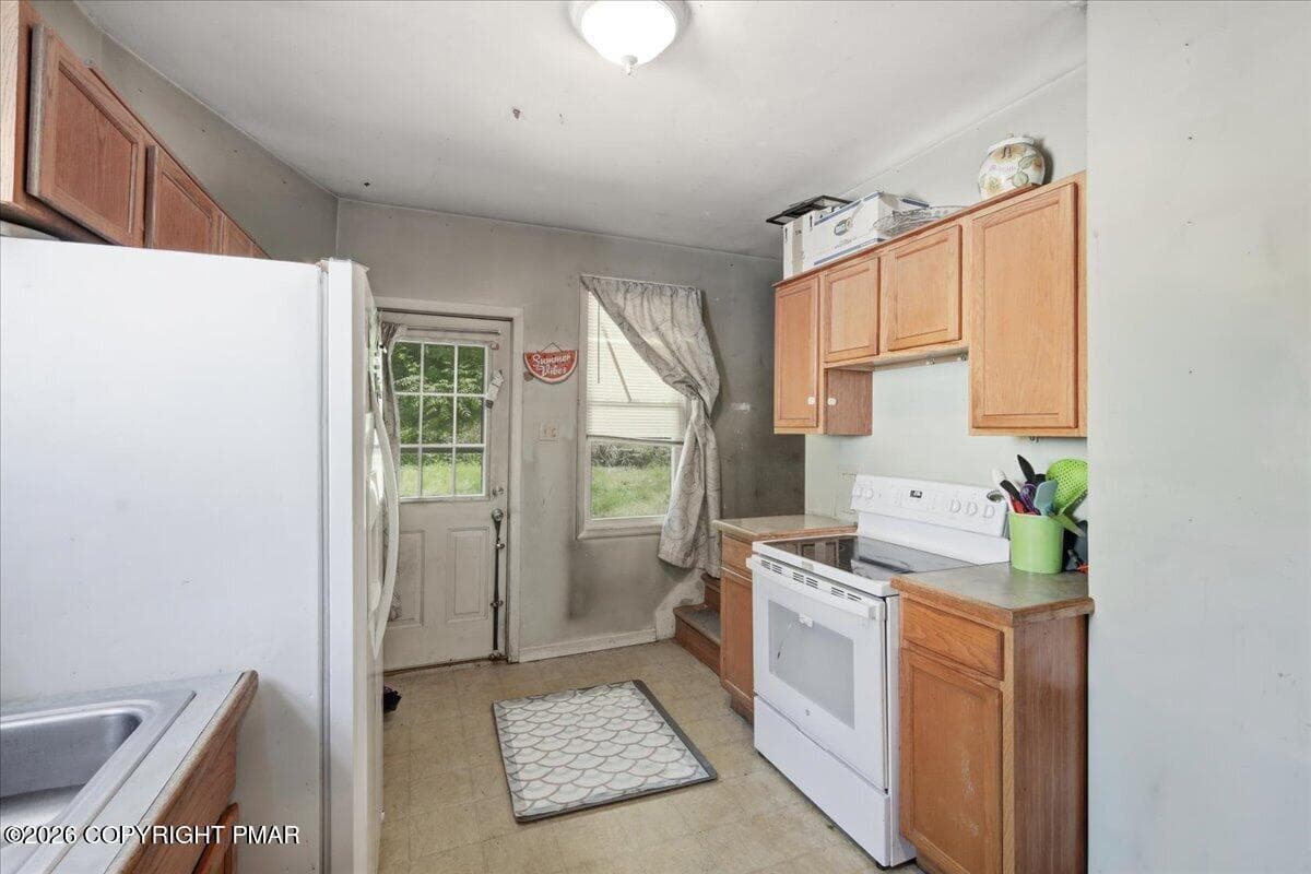 Kitchen - 166 Johnson Street, Pittston, PA 18640, Pittston