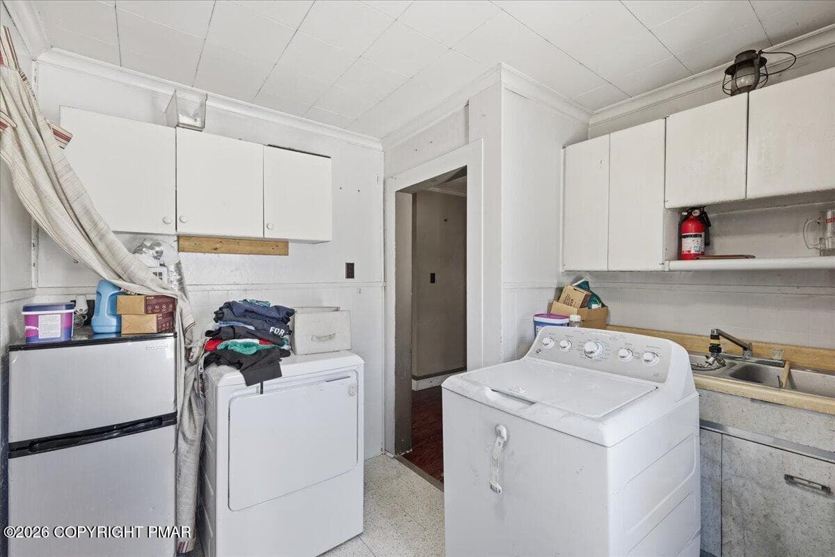 Laundry - 166 Johnson Street, Pittston, PA 18640, Pittston