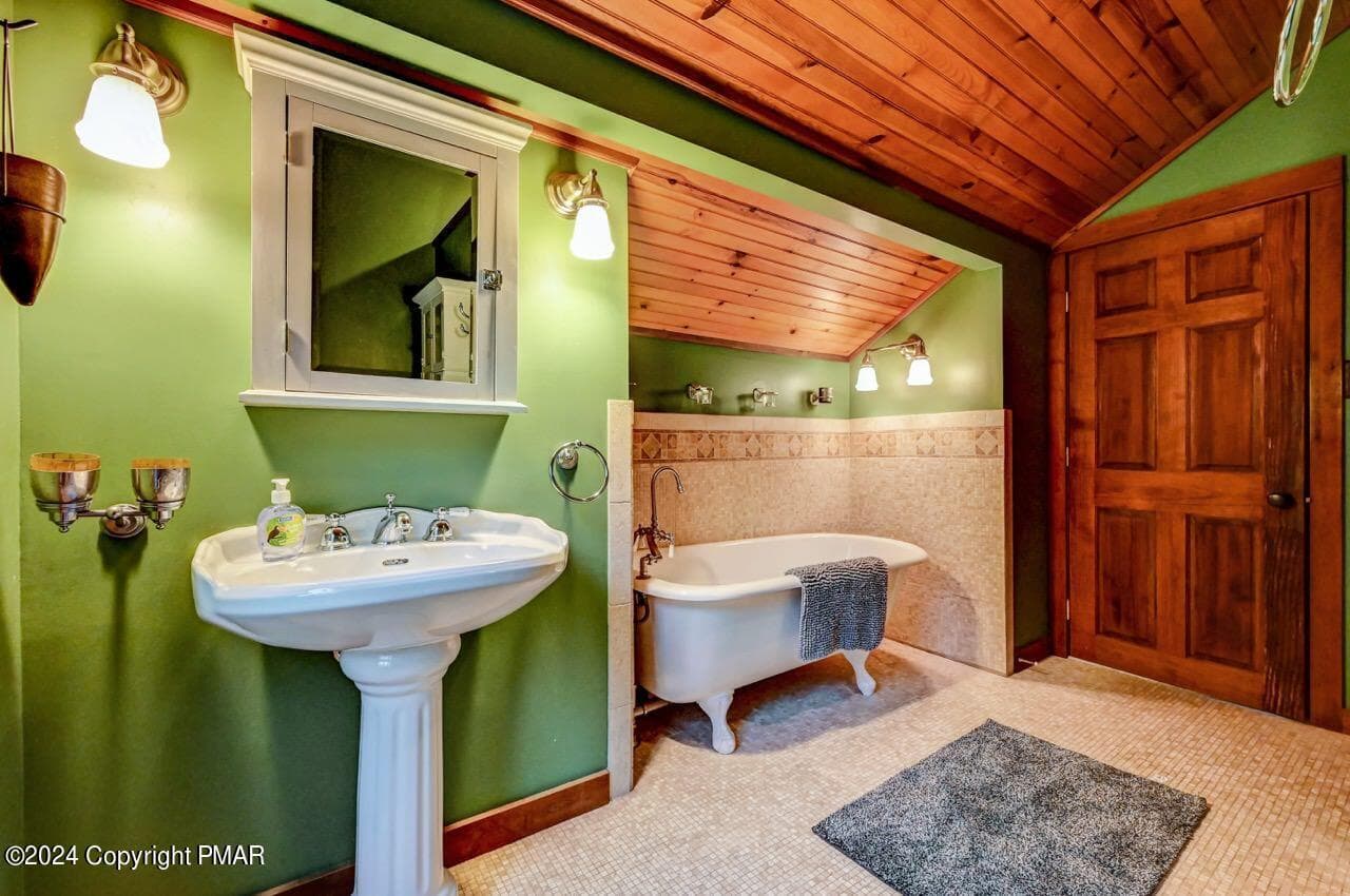 614 Lavender Ln 48 Large - 614 Lavender Lane, Canadensis, PA 18325, Canadensis