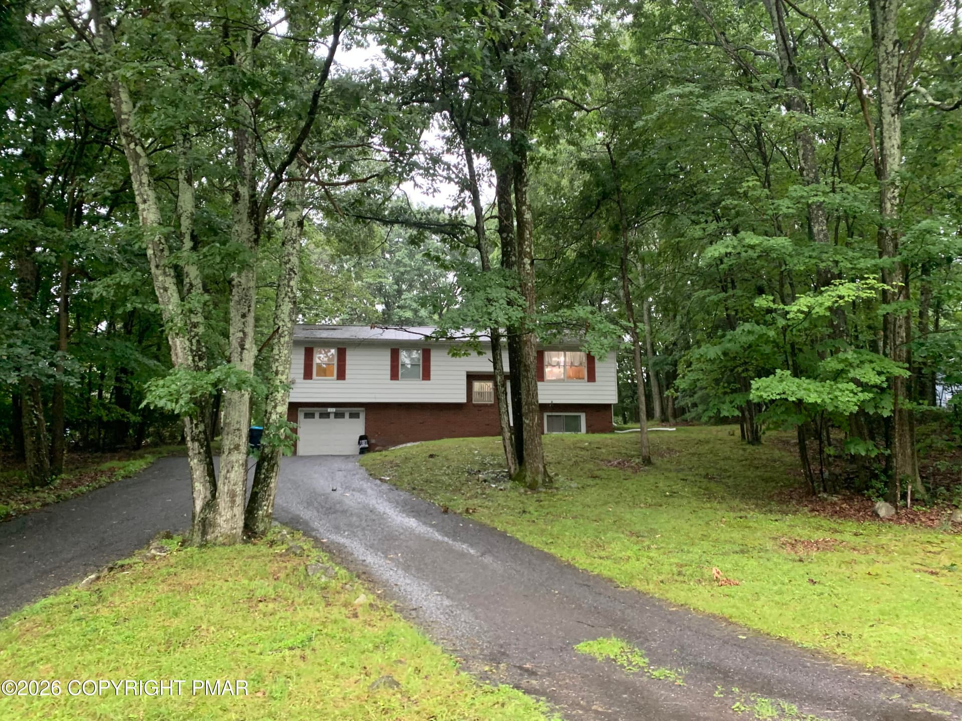 33 Seneca Road, Mount Pocono, PA 18344