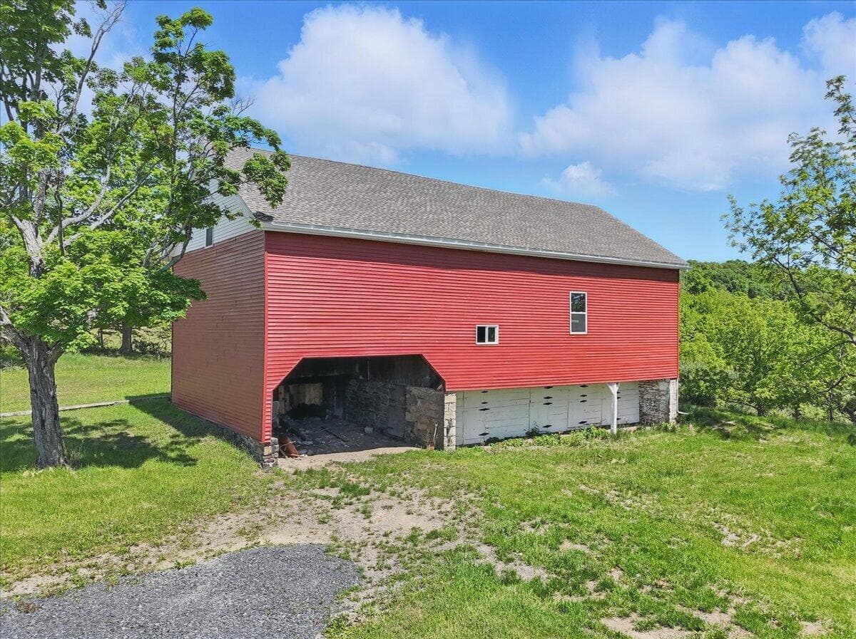 Bank barn - 1652 Bonser Road, Saylorsburg, PA 18353, Saylorsburg