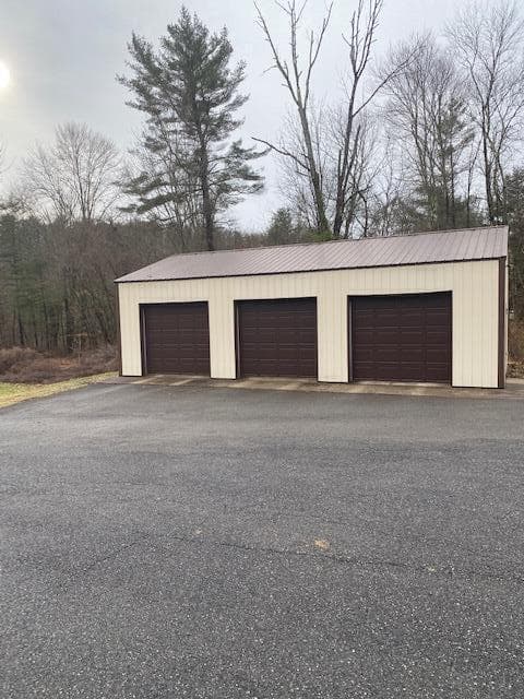 3 car garage - 558 Effort Neola Road, Brodheadsville, PA 18322, Brodheadsville