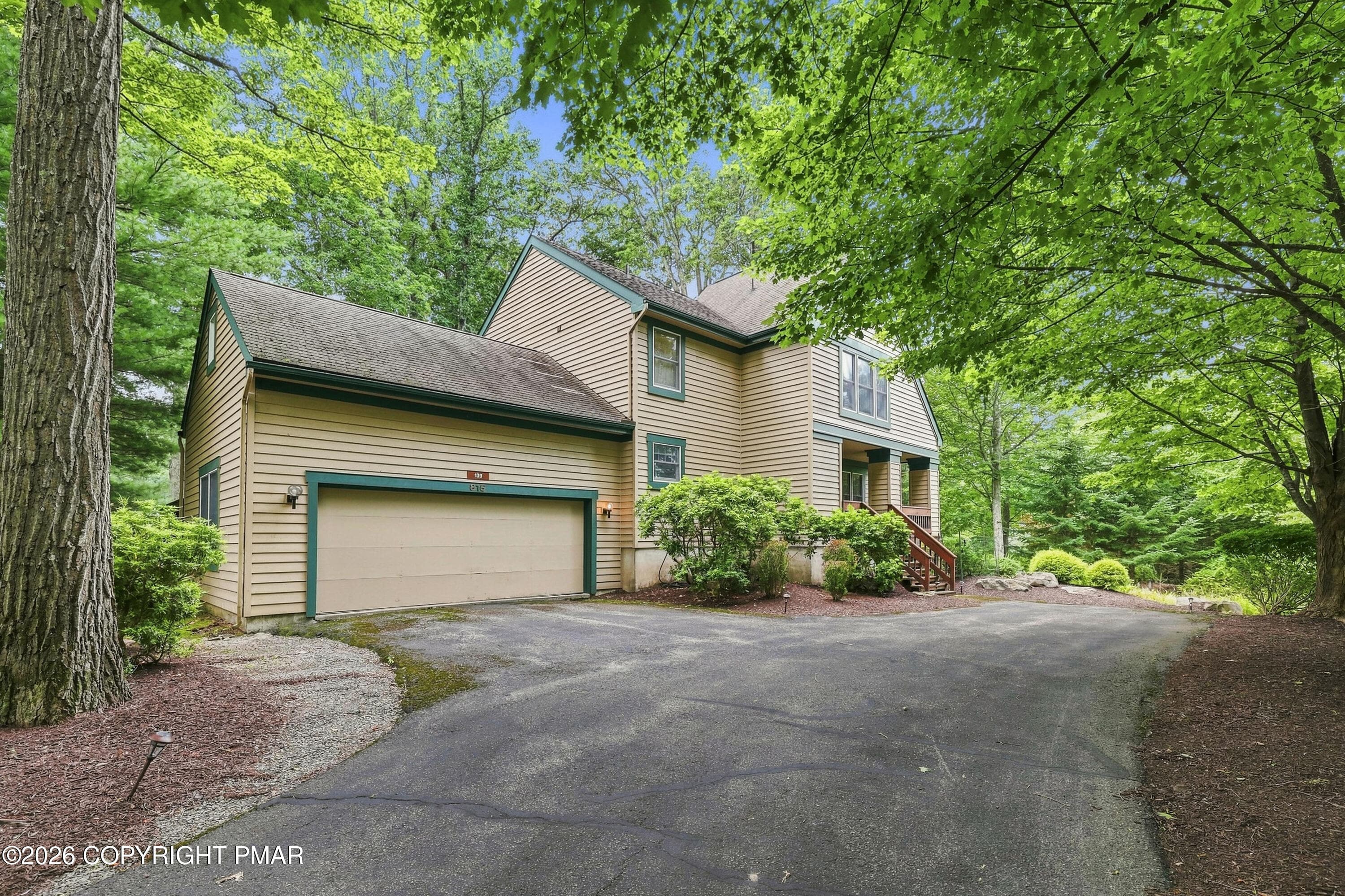 109 Creekside Road, Buck Hill Falls, PA 18323