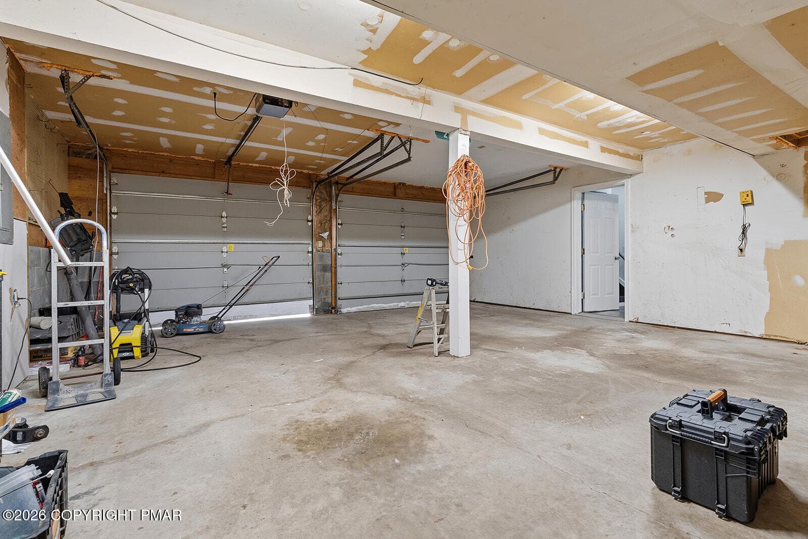 Garage - 2081 Minqua Trail, Tobyhanna, PA 18466