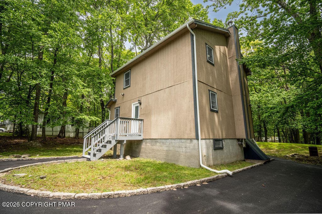 Side view - 132 Cottonwood Court, Milford, PA 18337, Milford
