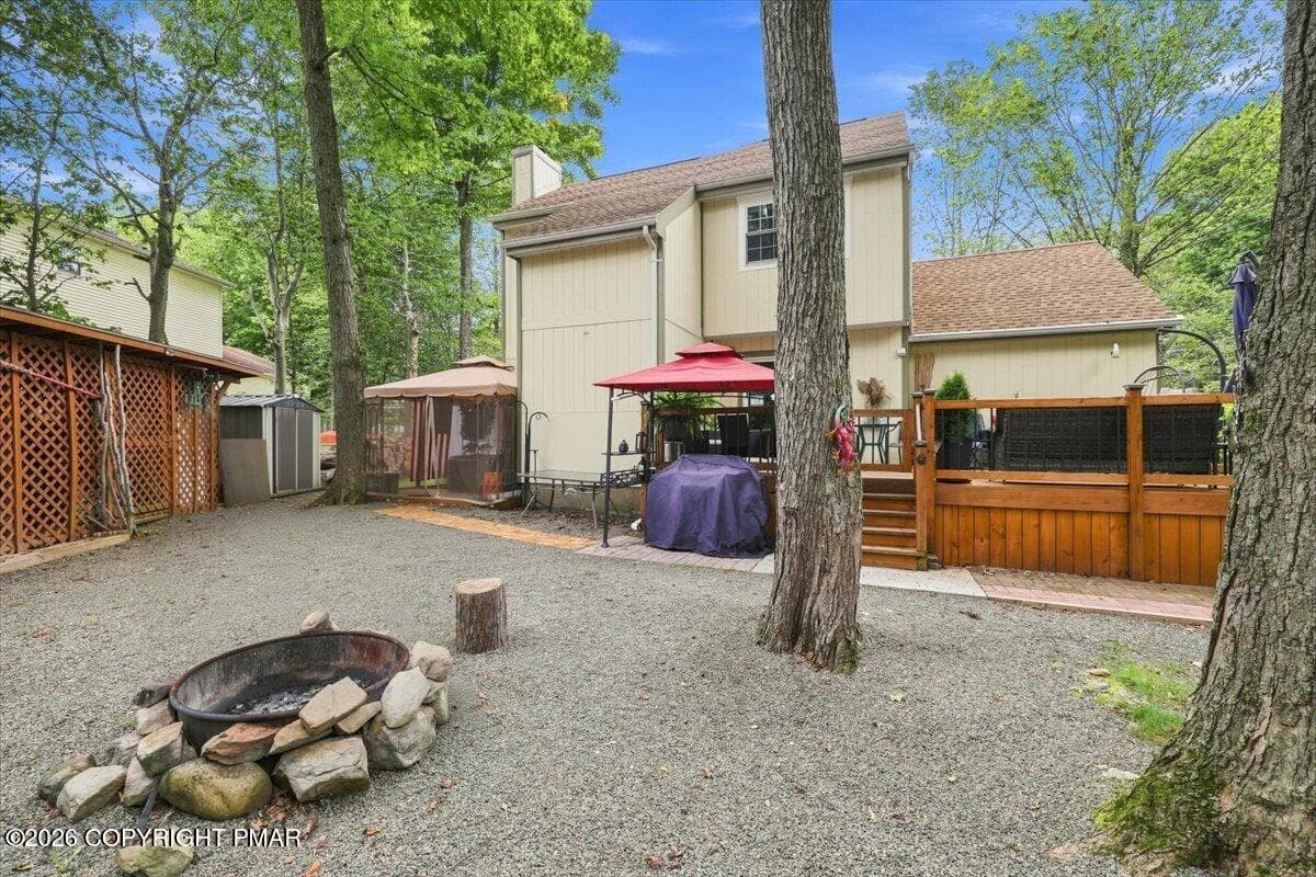 FIRE PIT - 2385 Winding Way, Tobyhanna, PA 18466