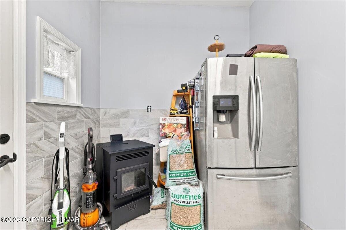 LAUNDRY - 2385 Winding Way, Tobyhanna, PA 18466