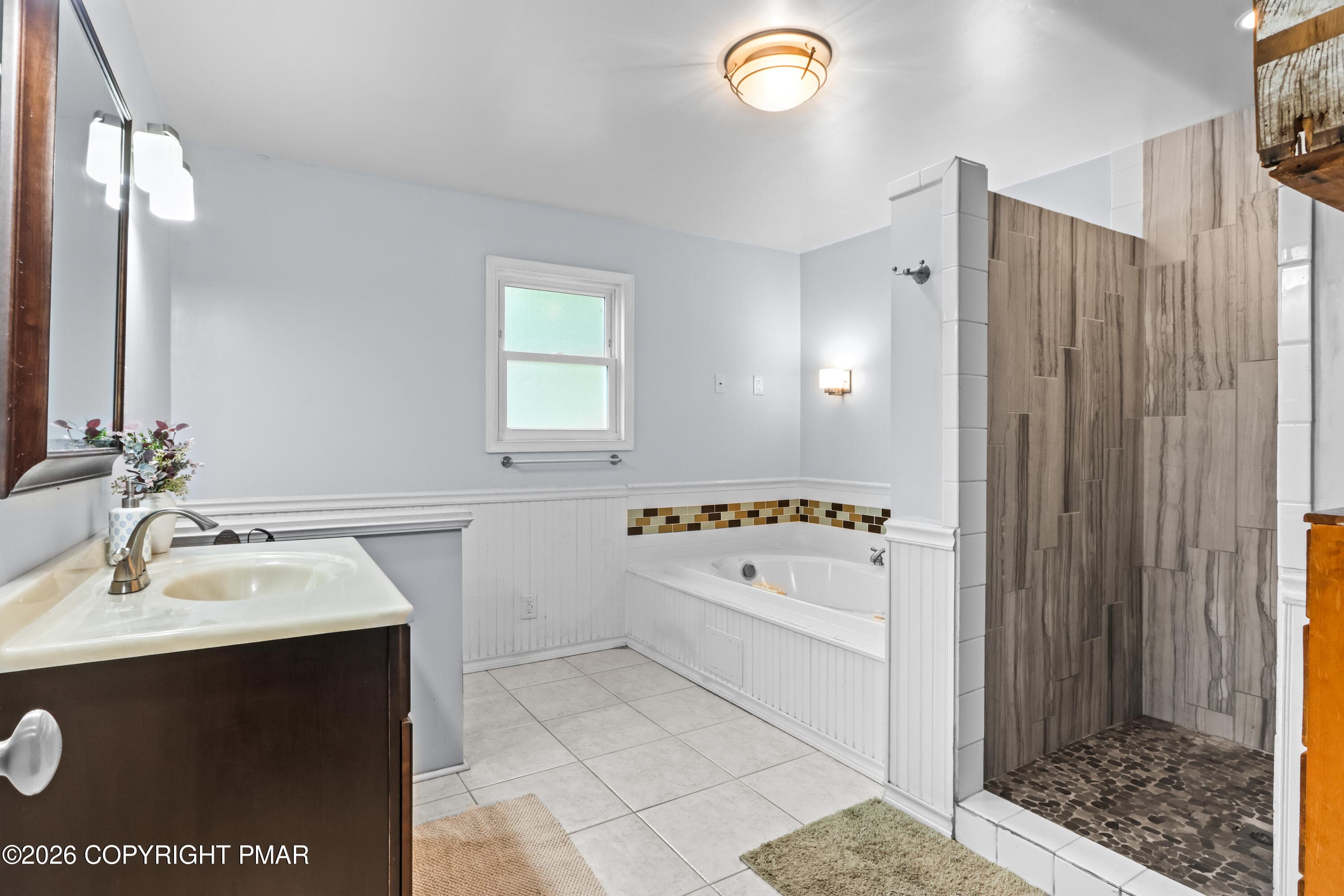 Bath 1 (2) - 5525 Lehigh Avenue, Whitehall, PA 18052, Whitehall