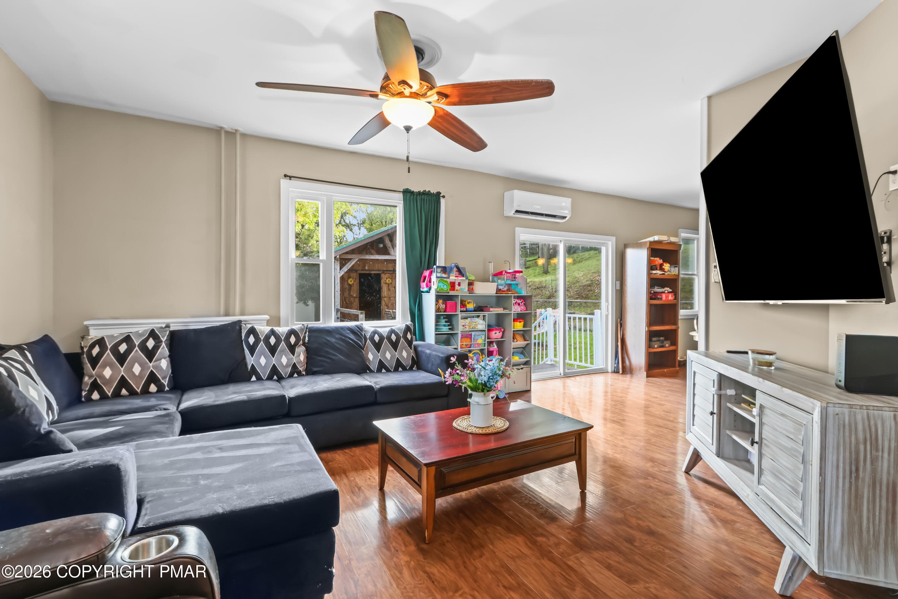 LR 2 - 5525 Lehigh Avenue, Whitehall, PA 18052, Whitehall