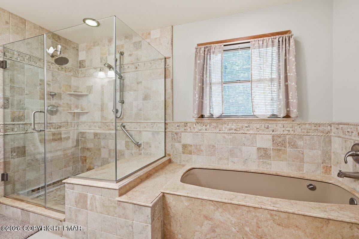 Primary Bathroom - 425 Underhill Drive, Tamiment, PA 18371, Tamiment