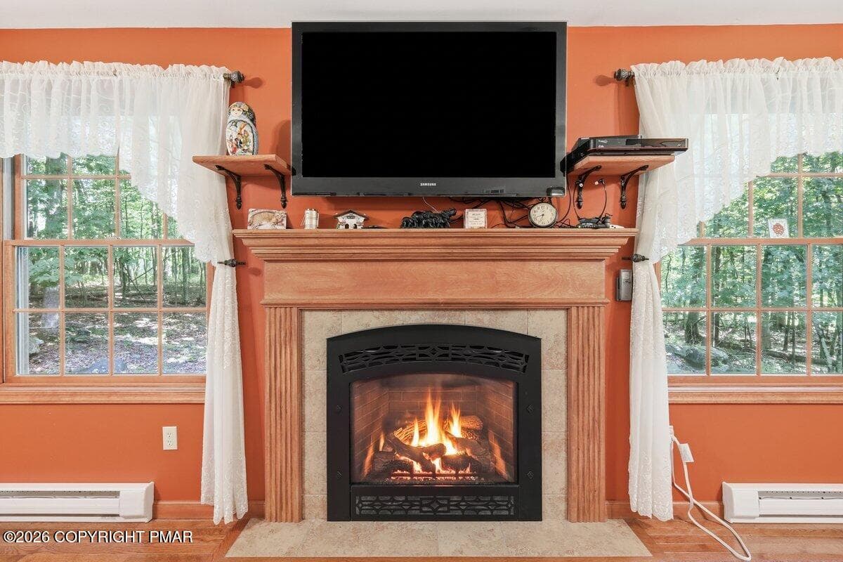 Propane Fireplace - 425 Underhill Drive, Tamiment, PA 18371, Tamiment