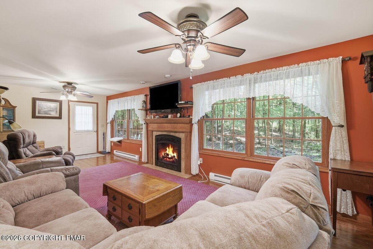 Family Room w/ Propane Fireplace - 425 Underhill Drive, Tamiment, PA 18371, Tamiment