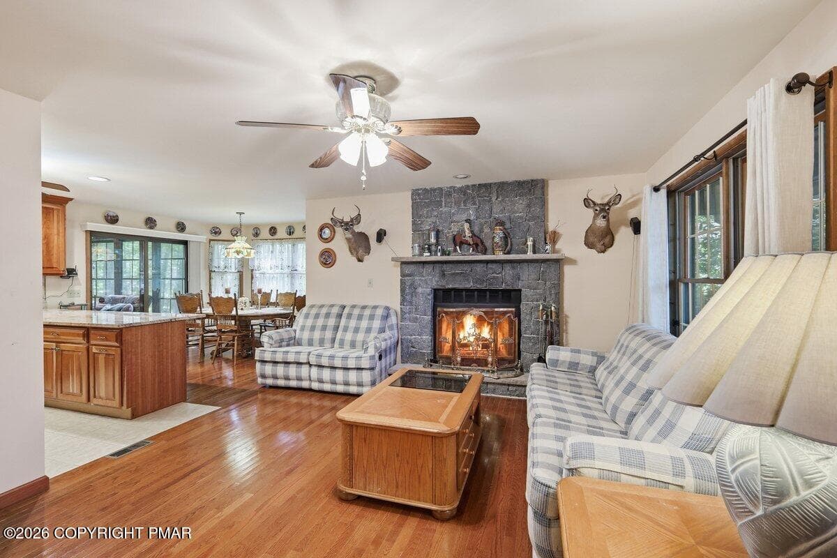 Living Room/Kithcen - 425 Underhill Drive, Tamiment, PA 18371, Tamiment
