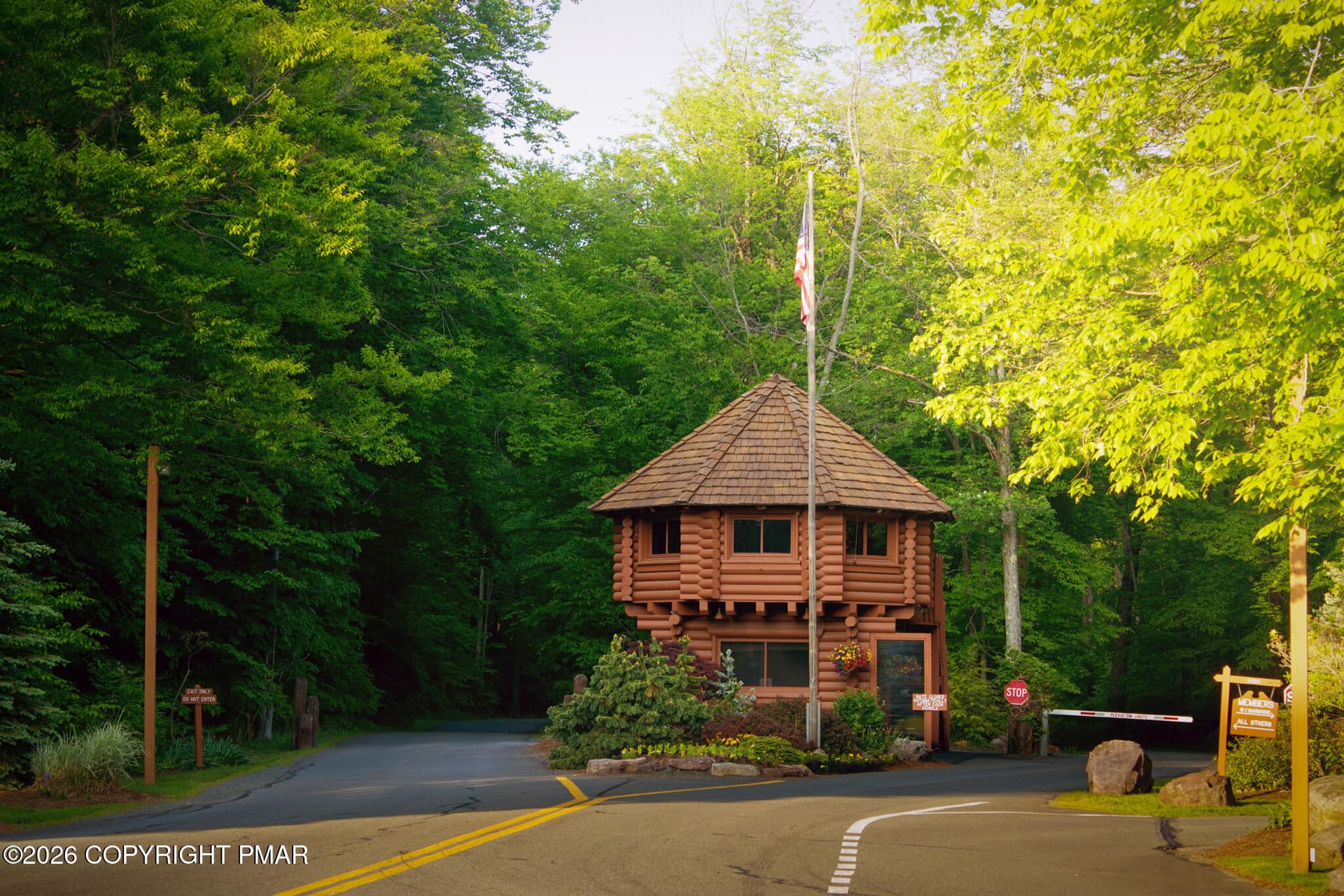 #819 Timber Trails Gatehouse Entrance - 1198 Deer Run, Pocono Pines, PA 18350