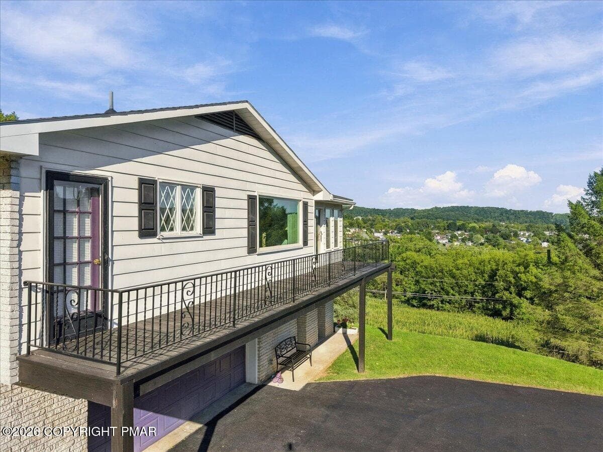 Side View - 7121 Kingstead Drive, Slatington, PA 18080, Slatington